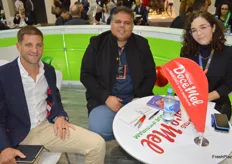 Doce Mel, productores de papaya de Brasil, con el equipo de ventas Juan Pablo Vanzini, Roberto Junior y Leticia Buriti.
